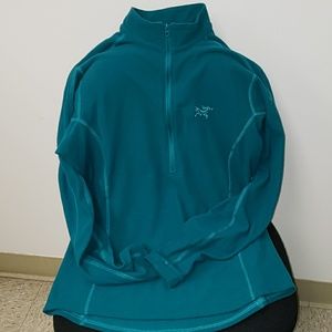 Arc'teryx half zip Fleece. L.